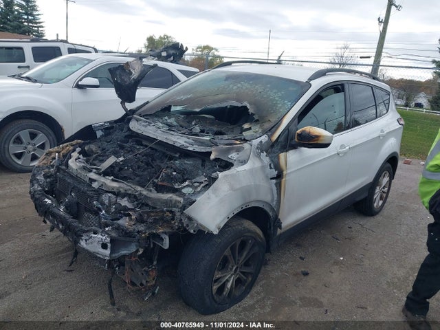 Ford ESCAPE SE 2018 1FMCU0GD6JUC31713 Image 2