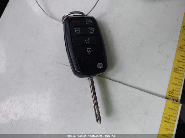 KIA SEDONA LX 2016 KNDMB5C12G6148879 Image 11