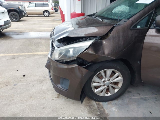 KIA SEDONA LX 2016 KNDMB5C12G6148879 Image 6
