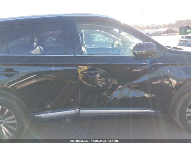 JA4AZ3A3XKZ052068 Mitsubishi Outlander Sel