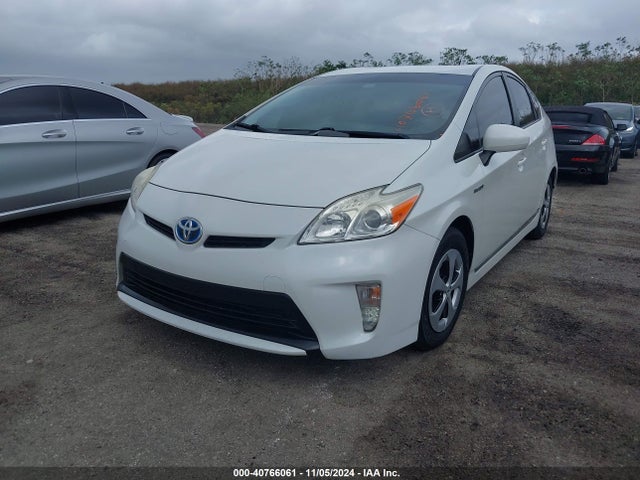 Toyota Prius 2015 JTDKN3DUXF0447744 Image 2