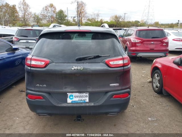 1C4PJMCS8HW664989 Jeep Cherokee Latitude 4x4