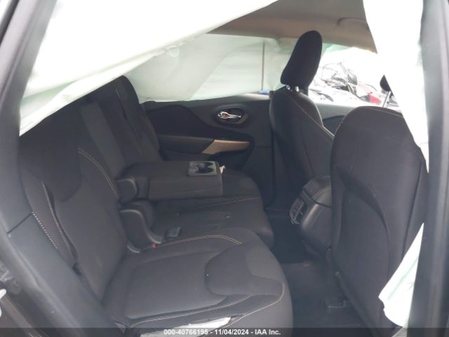 1C4PJMCS8HW664989 Jeep Cherokee Latitude 4x4