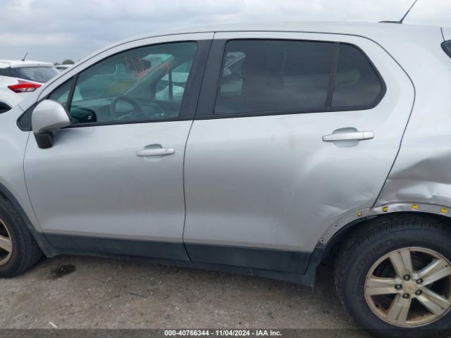KL7CJKSB9LB329256 Chevrolet Trax Fwd Ls