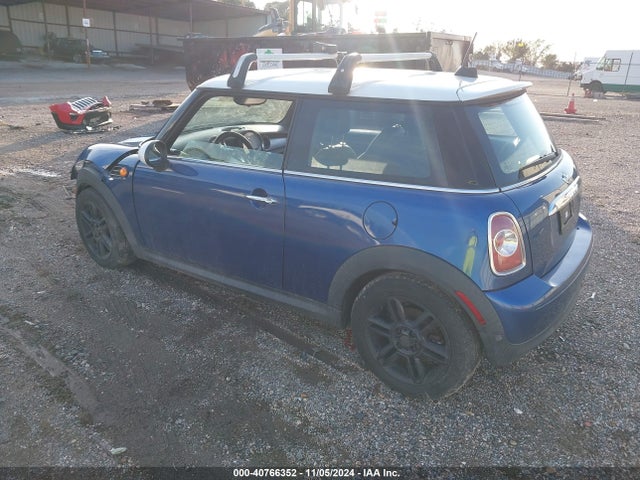 2013 MINI HARDTOP WMWSU3C51DT372373 Photo 2