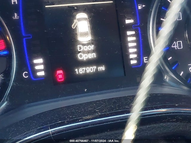 1C3CCCBG2FN517820 Chrysler 200 S