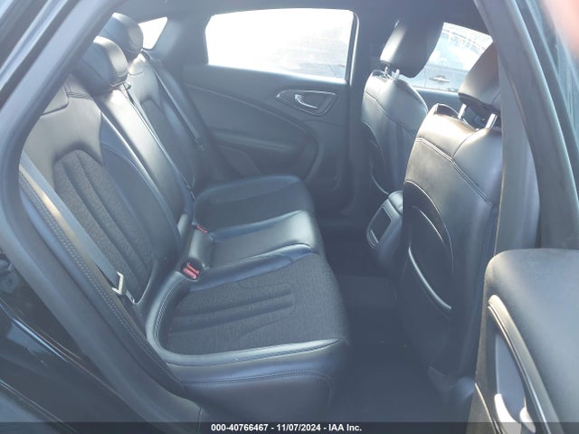 1C3CCCBG2FN517820 Chrysler 200 S