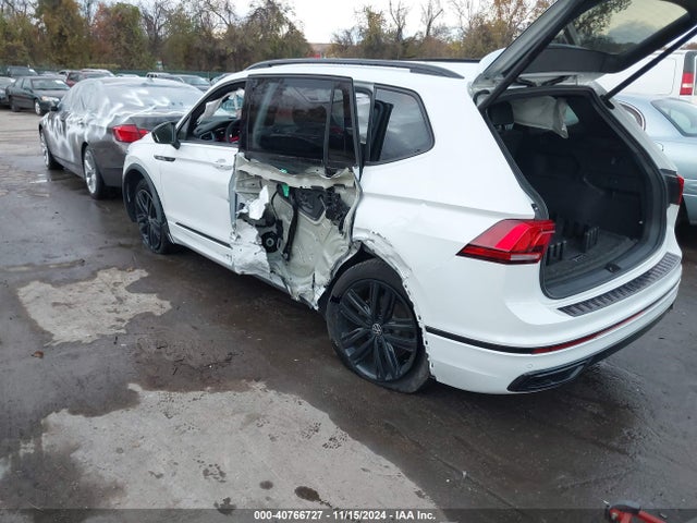 3VV8B7AX4NM138597 Volkswagen Tiguan 2.0t Se R-line Black