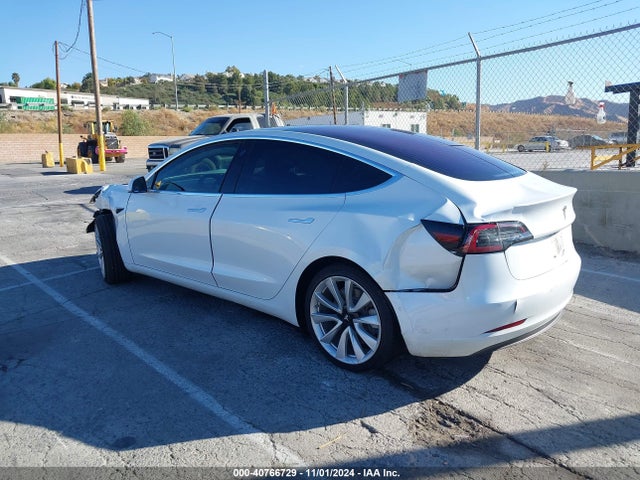 2018 TESLA MODEL 3 5YJ3E1EA3JF025113 Photo 2