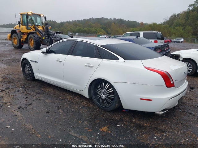 2011 JAGUAR XJ SAJWA1CB4BLV12762 Photo 2