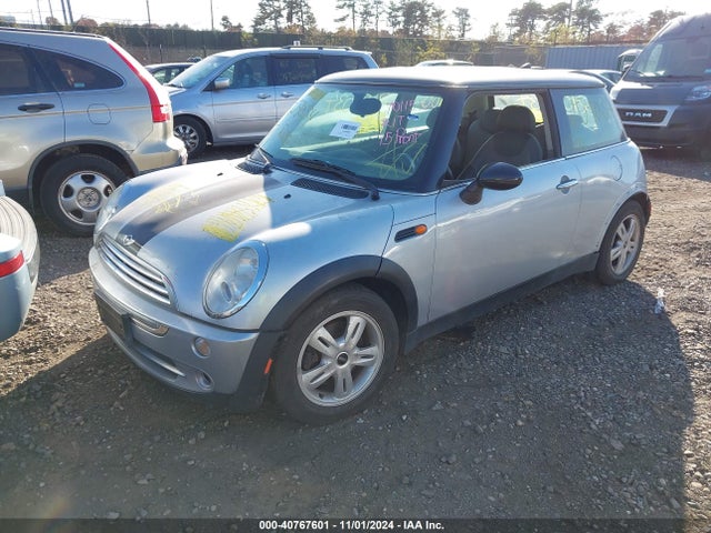 2006 MINI COOPER HARDTOP WMWRC33586TK70363 Photo 1