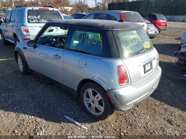 2006 MINI COOPER HARDTOP WMWRC33586TK70363 Photo 2