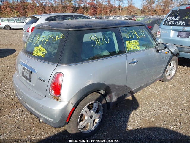 2006 MINI COOPER HARDTOP WMWRC33586TK70363 Photo 3