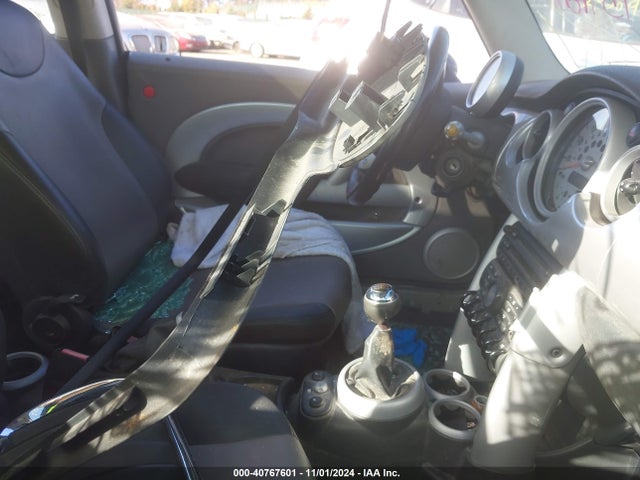 2006 MINI COOPER HARDTOP WMWRC33586TK70363 Photo 4