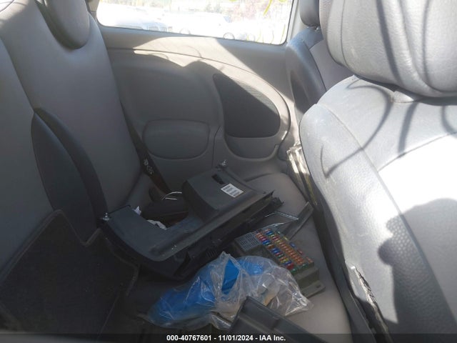 2006 MINI COOPER HARDTOP WMWRC33586TK70363 Photo 7