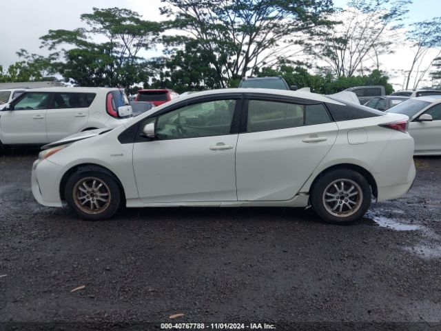 JTDKARFU3G3001527 Toyota Prius Three