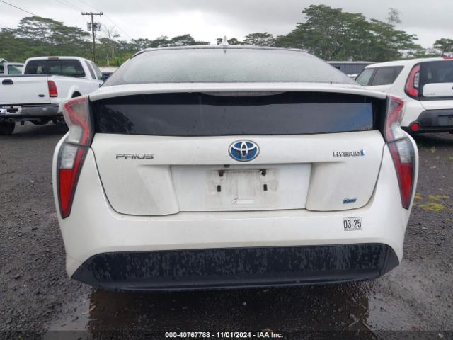 JTDKARFU3G3001527 Toyota Prius Three