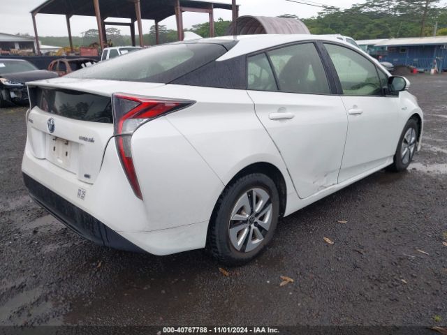 JTDKARFU3G3001527 Toyota Prius Three
