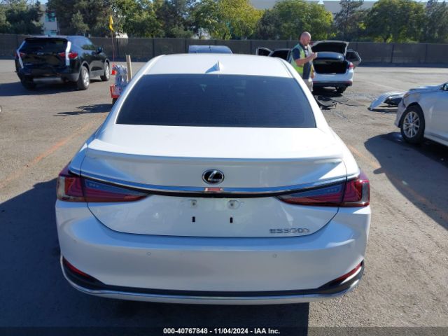 58ADA1C12PU031623 Lexus ES 300H