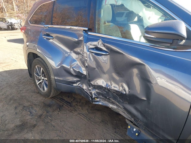 Toyota Highlander Xle 2018 5TDJZRFH3JS857696 Image 17