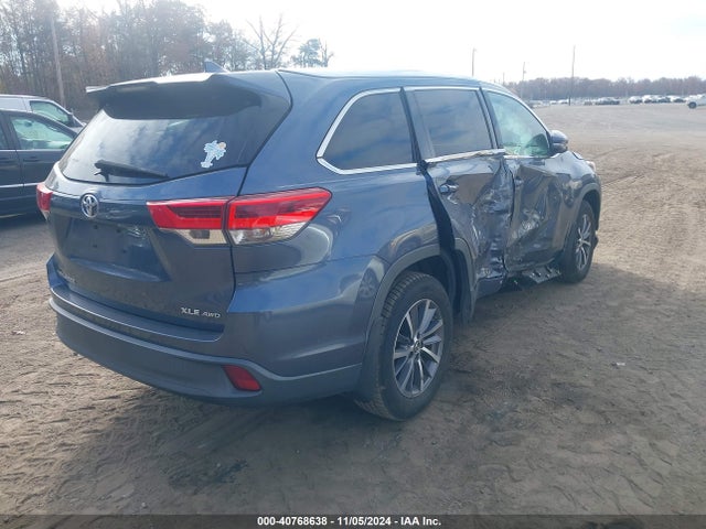 Toyota Highlander Xle 2018 5TDJZRFH3JS857696 Image 4
