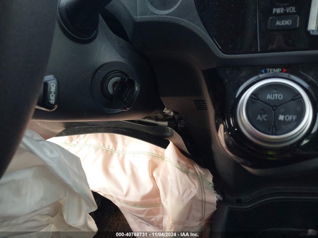 JTDKDTB32F1099381 Toyota Prius C Two