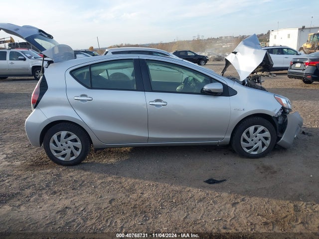 Toyota Prius C Two 2015 JTDKDTB32F1099381 Image 13