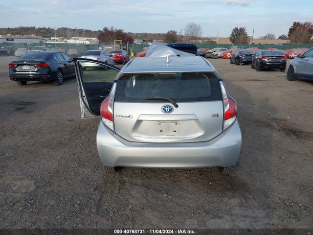 Toyota Prius C Two 2015 JTDKDTB32F1099381 Image 16