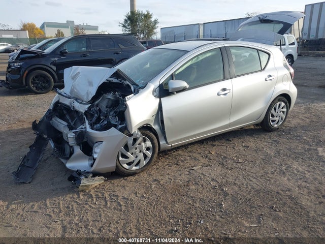 JTDKDTB32F1099381 Toyota Prius C Two