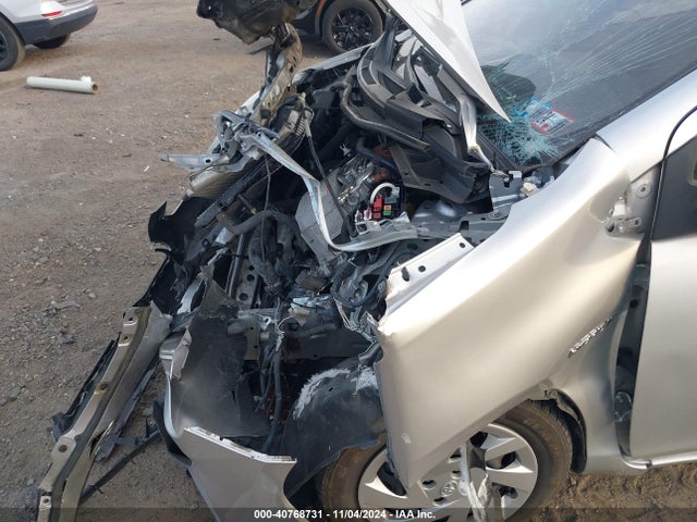 JTDKDTB32F1099381 Toyota Prius C Two