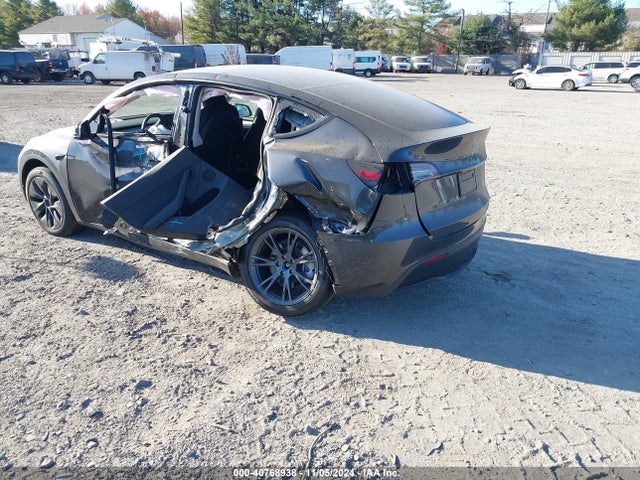 2024 TESLA MODEL Y 7SAYGDEE0RA326048 Photo 2