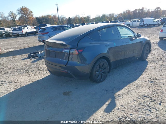 2024 TESLA MODEL Y 7SAYGDEE0RA326048 Photo 3
