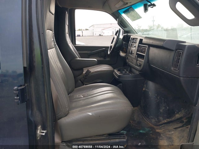 Chevrolet Express 2500 Work Van 2018 1GCWGAFP5J1291803 Image 5