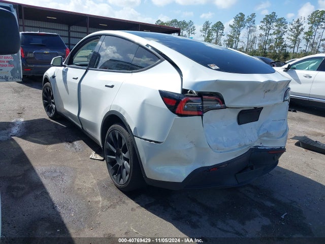 2021 TESLA MODEL Y 5YJYGDEE6MF130088 Photo 2