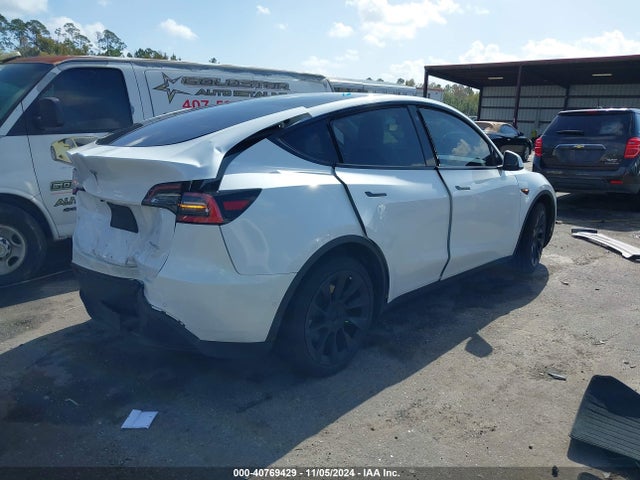 2021 TESLA MODEL Y 5YJYGDEE6MF130088 Photo 3