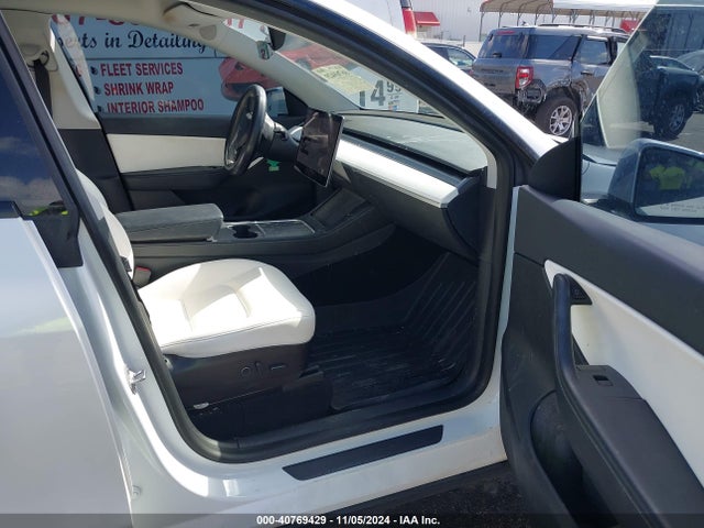 2021 TESLA MODEL Y 5YJYGDEE6MF130088 Photo 4