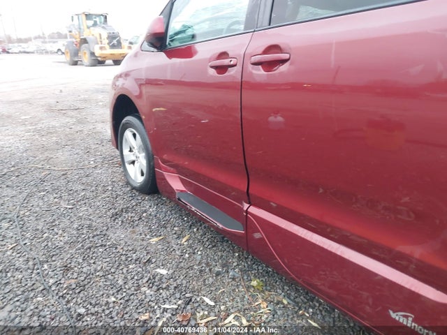 5TDKZ3DC2KS012302 Toyota Sienna Le 7 Passenger