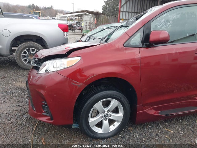 Toyota Sienna Le 7 Passenger 2019 5TDKZ3DC2KS012302 Image 18