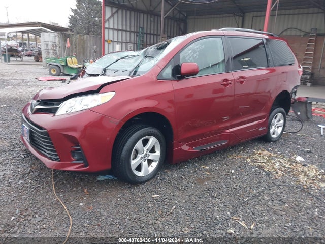 5TDKZ3DC2KS012302 Toyota Sienna Le 7 Passenger