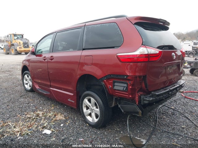 5TDKZ3DC2KS012302 Toyota Sienna Le 7 Passenger