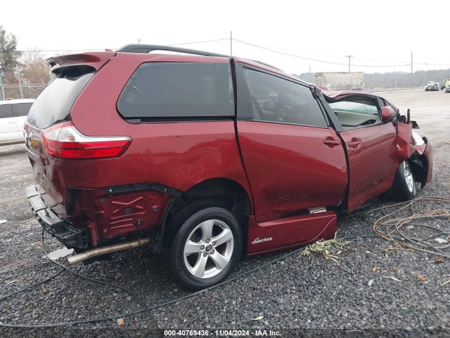 5TDKZ3DC2KS012302 Toyota Sienna Le 7 Passenger