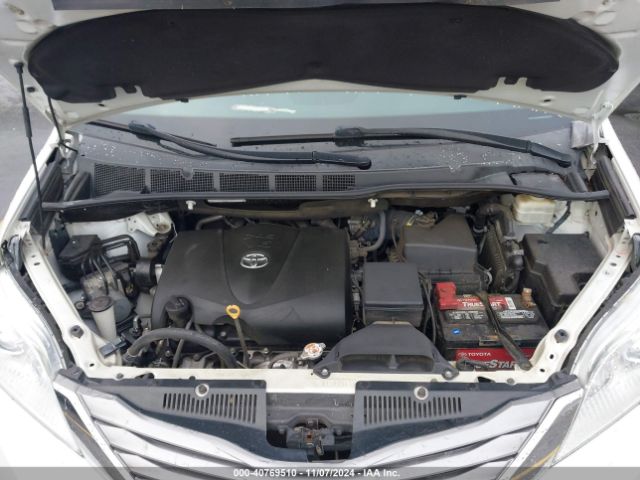 5TDYZ3DC2HS824864 Toyota Sienna Xle 8 Passenger