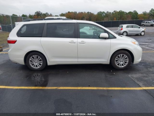 5TDYZ3DC2HS824864 Toyota Sienna Xle 8 Passenger