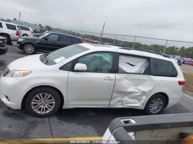 5TDYZ3DC2HS824864 Toyota Sienna Xle 8 Passenger
