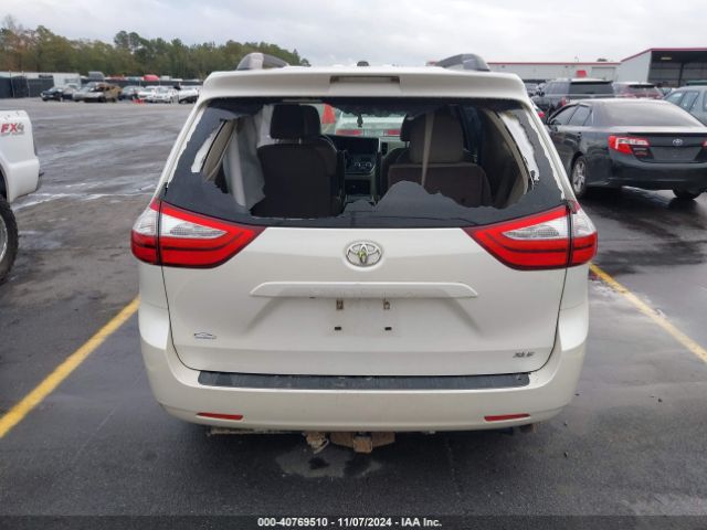 5TDYZ3DC2HS824864 Toyota Sienna Xle 8 Passenger
