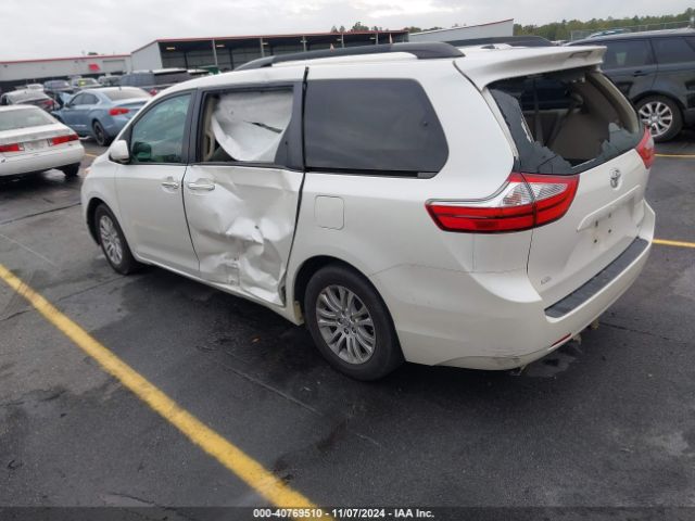 5TDYZ3DC2HS824864 Toyota Sienna Xle 8 Passenger