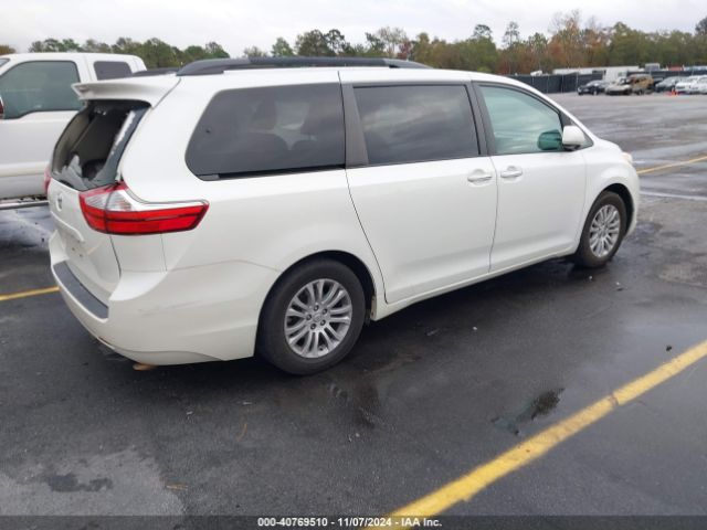 5TDYZ3DC2HS824864 Toyota Sienna Xle 8 Passenger