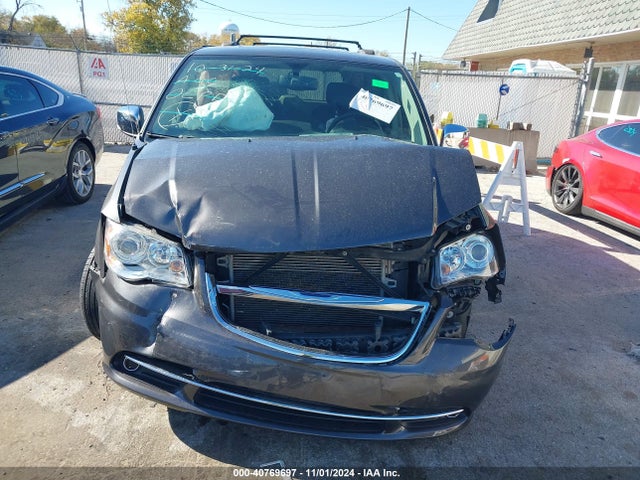 2C4RC1GG8GR190881 Chrysler Town & Country Limited Platinum