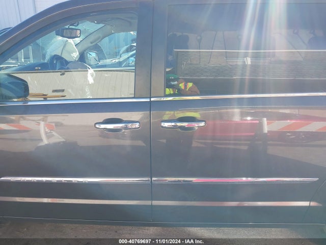 2C4RC1GG8GR190881 Chrysler Town & Country Limited Platinum
