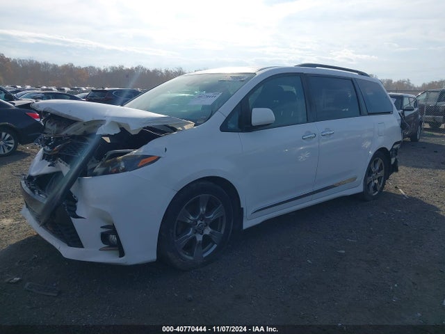 Toyota Sienna Se 8 Passenger 2018 5TDXZ3DC5JS939508 Image 2
